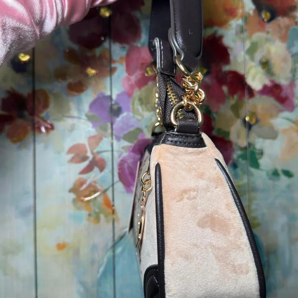 Juicy Couture Cream Tan 14 D 4